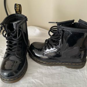TODDLER DR MARTENS - SZ 9